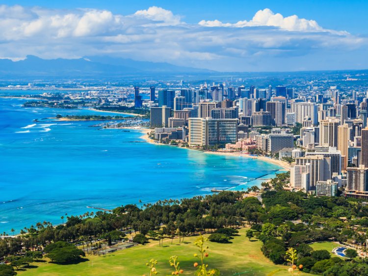 22. The county of Honolulu, Hawaii, has a population of 980,080.